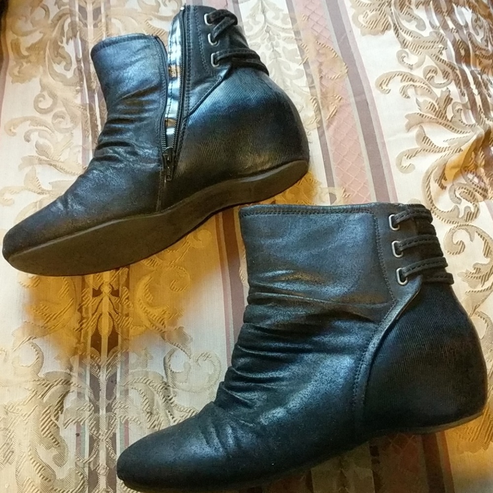 Baretrap booties